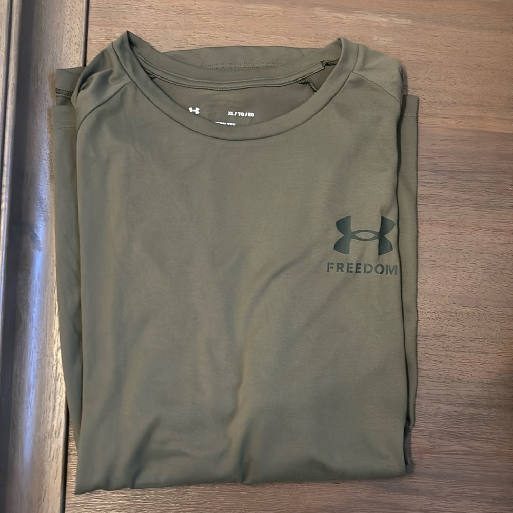 Men’s Under Armour XL T-shirt. Never been worn. Paid $25. Asking $12
